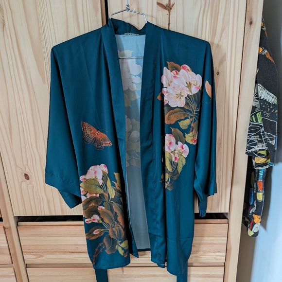 KIM+ONO Other - Peony and Butterfly Short Kimono Robe